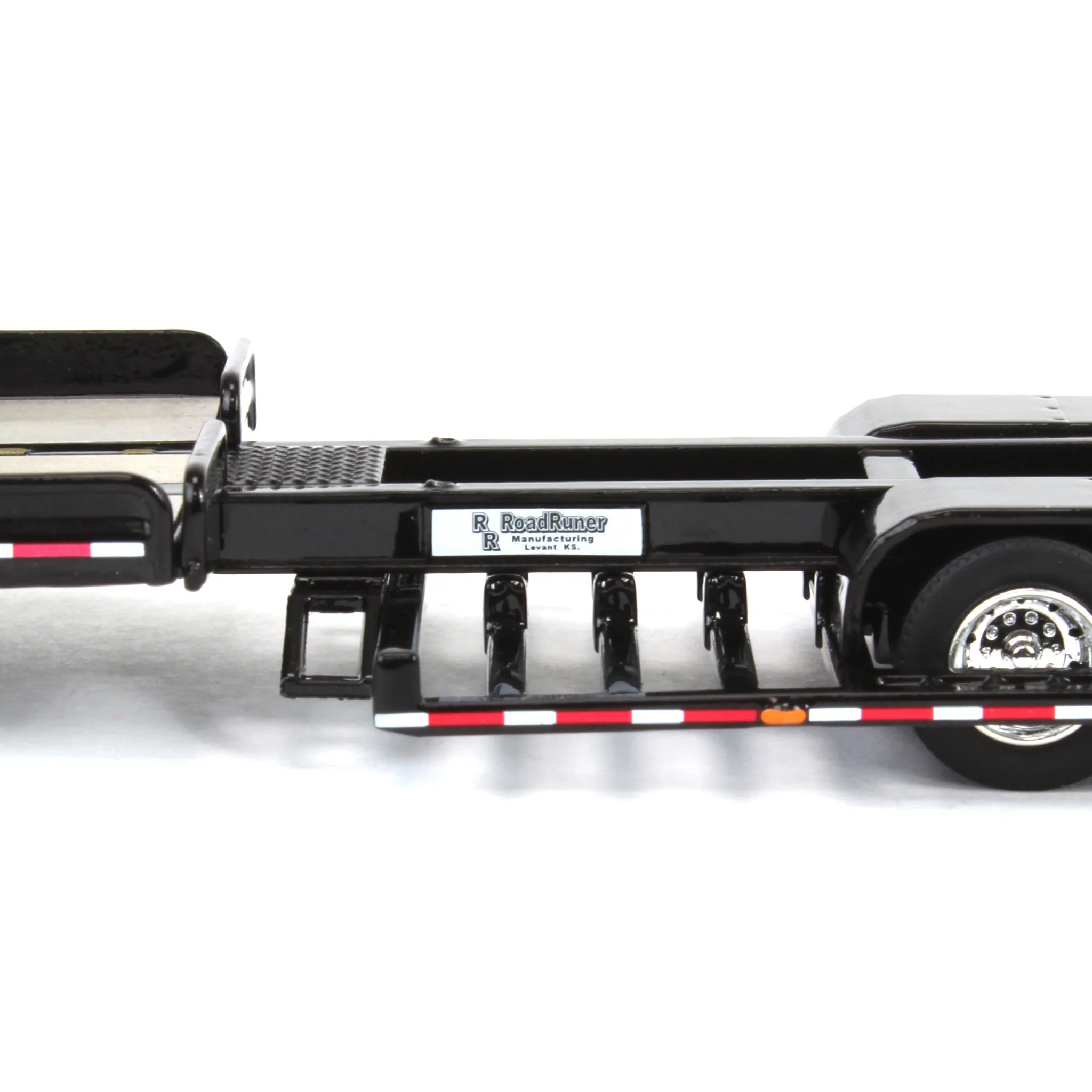 1/64 RoadRuner Manufacturing Model 4000 Sprayer Trailer - Image 7