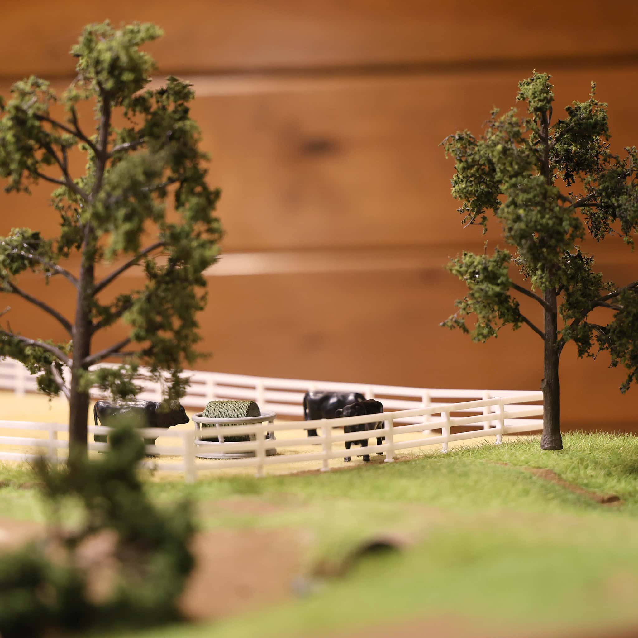 1/64 White-Painted Look Fencing 6-Pack with Gate by REVD Toys, 3D Printed - Image 6