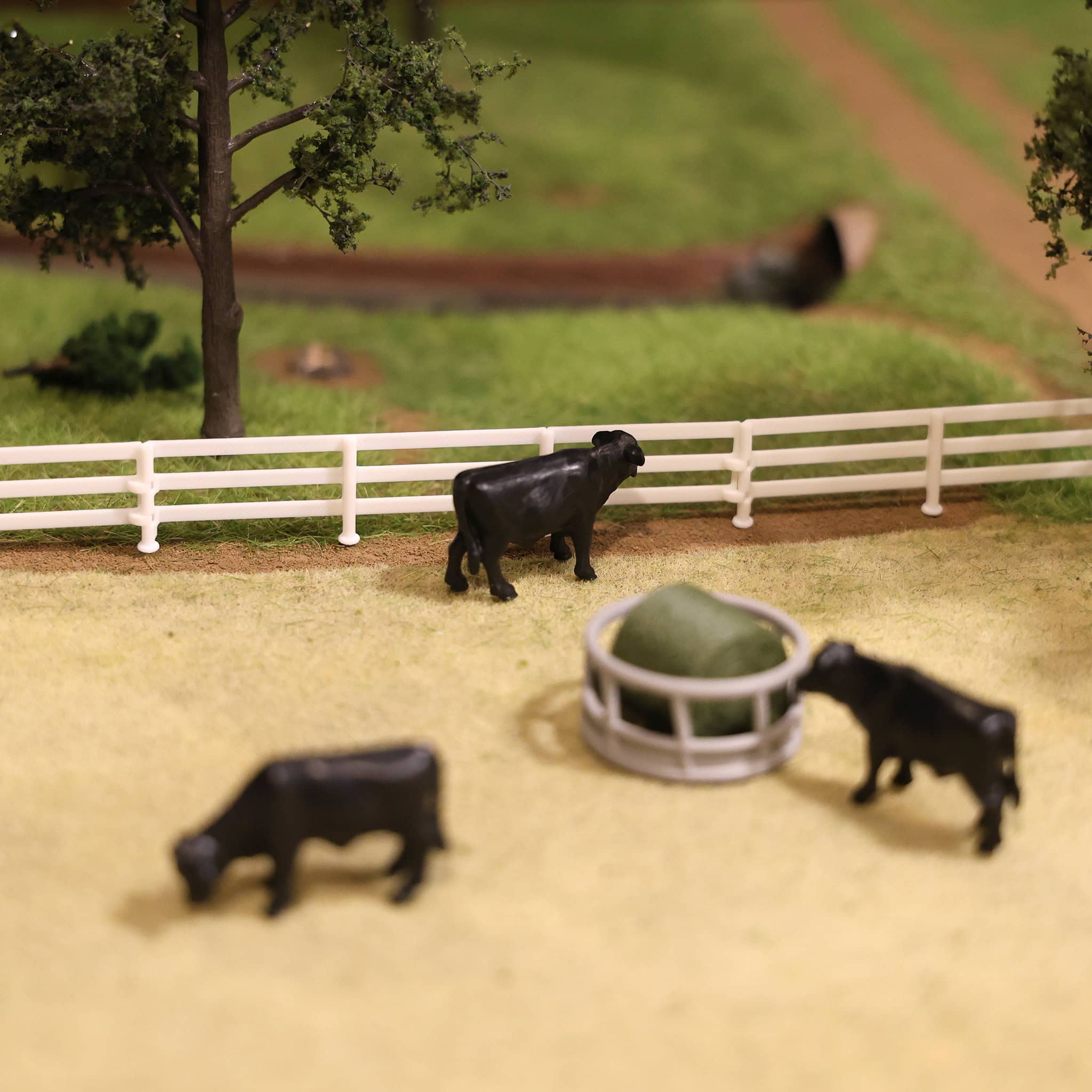 1/64 White-Painted Look Fencing 6-Pack with Gate by REVD Toys, 3D Printed - Image 7