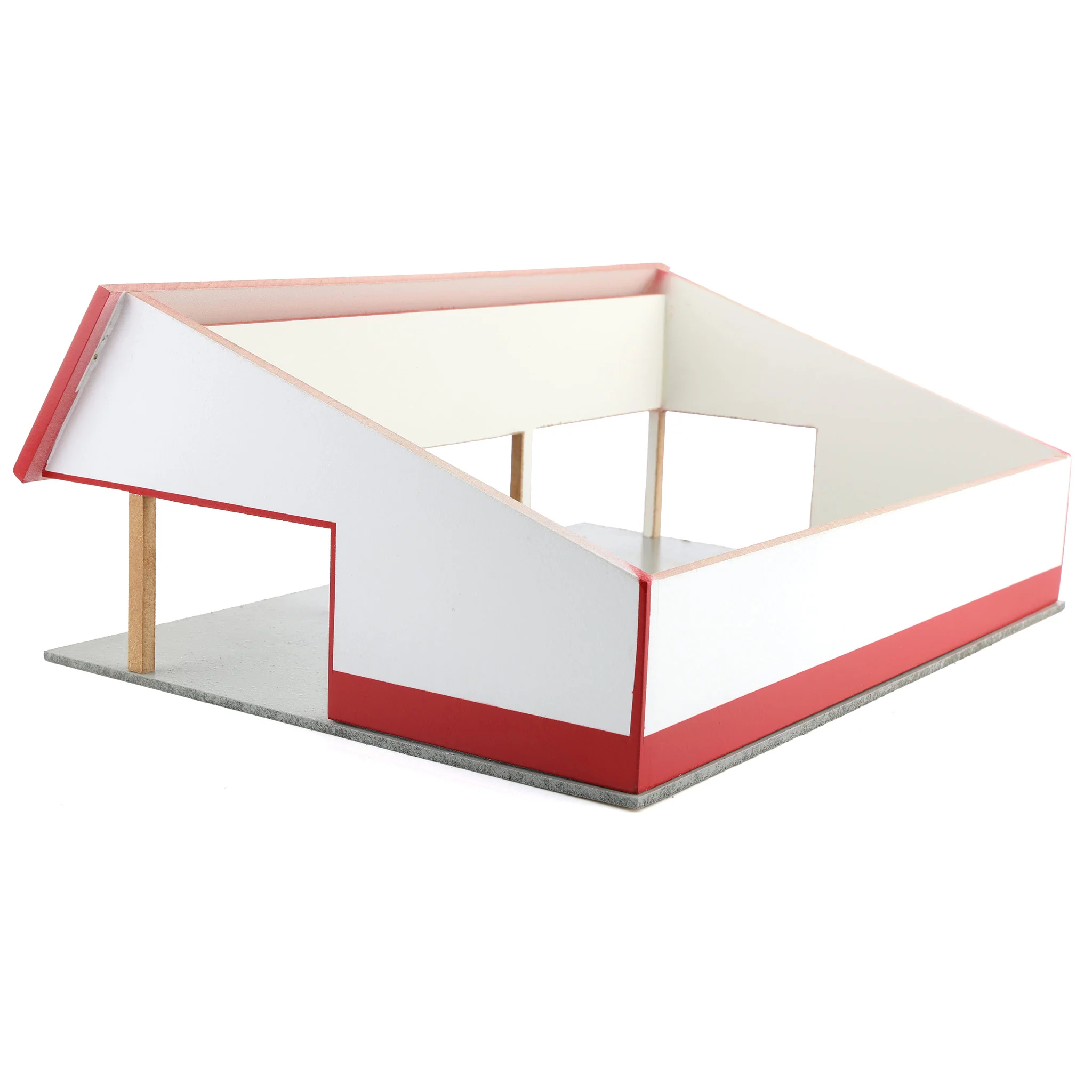 1/64 White & Red 64ft x 48ft Wooden Cattle Shed with Removeable Roof - Image 5