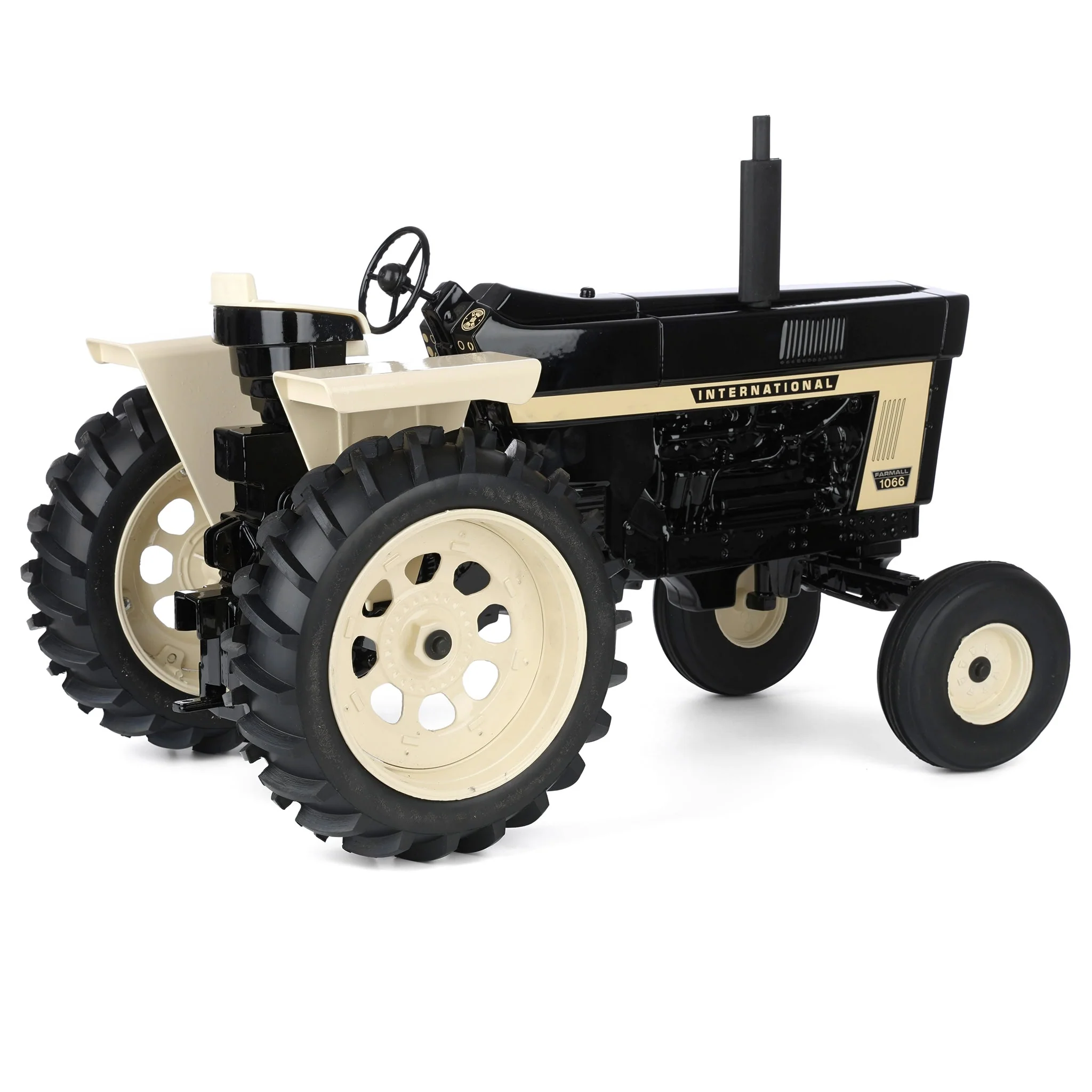 1/8 International 1066 Tractor with Wide Front & Rear Fenders, Black Version, Made in the USA - Image 3