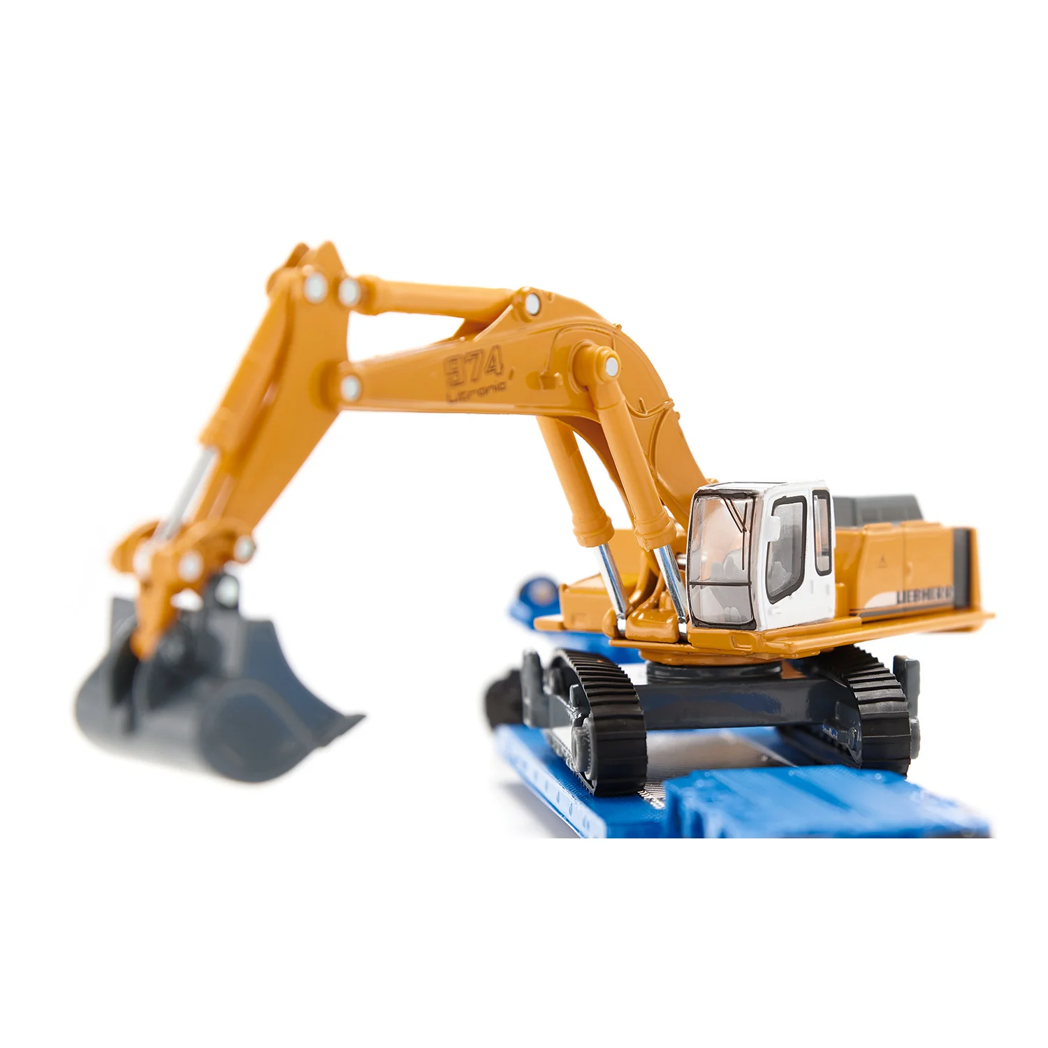 1/87 Liebherr 974 Excavator with MAN Truck & Lowboy Trailer by SIKU - Image 2