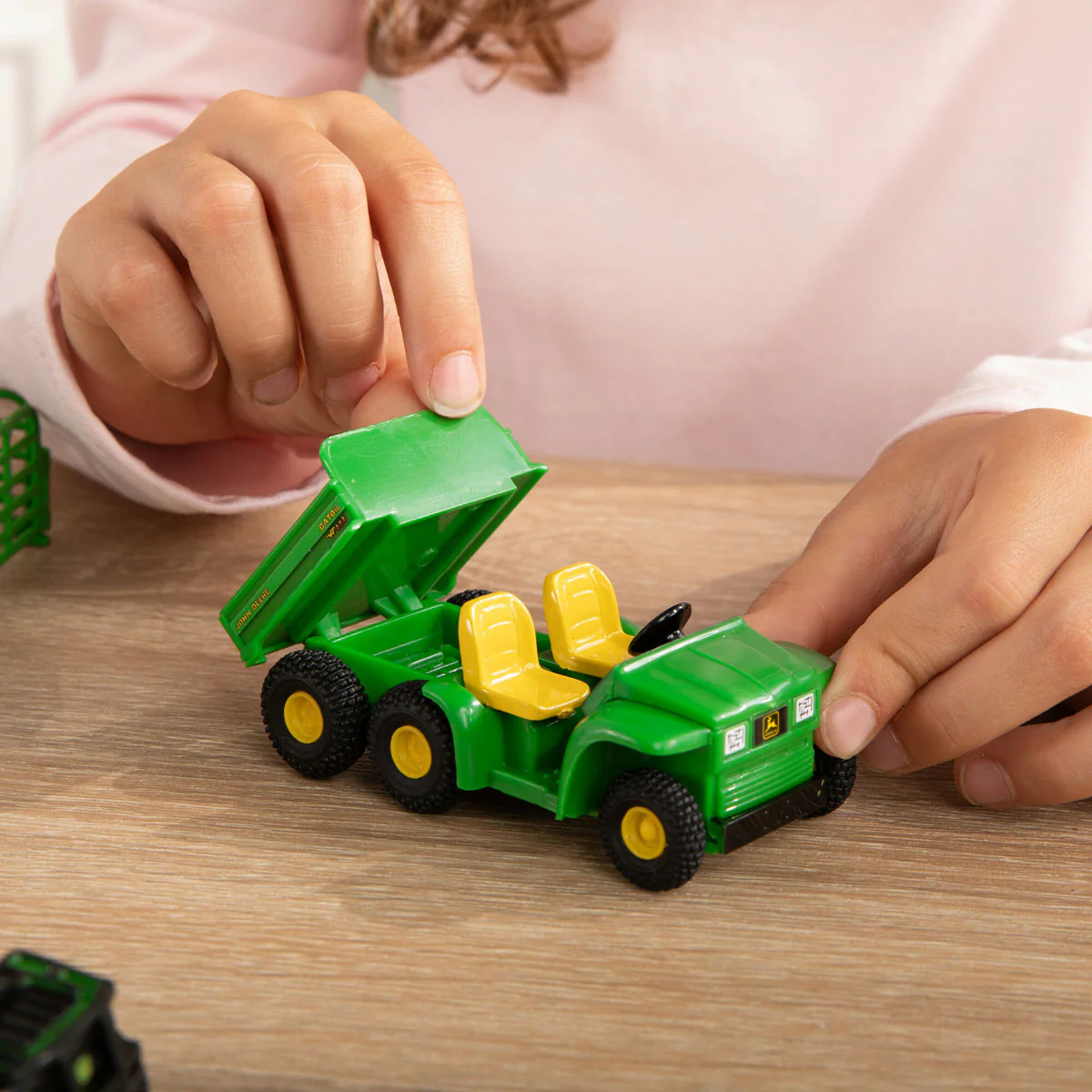 Approx. 1/64 John Deere 20 Piece Farm Set with Tractors, Pickup Trucks & More - Image 3