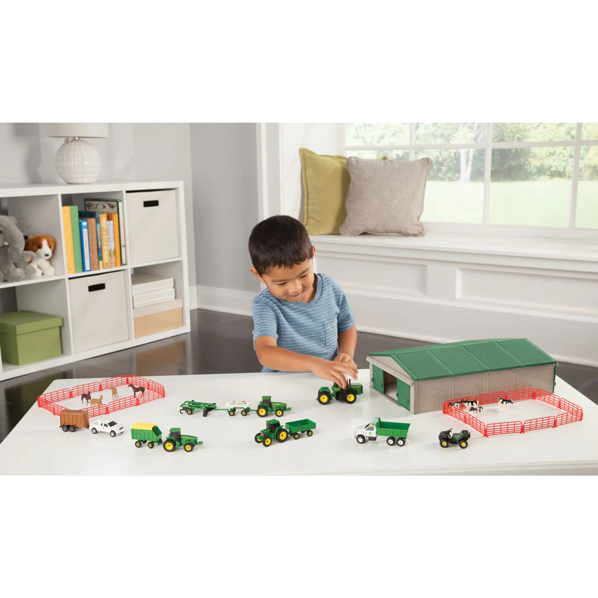 Approx. 1/64 Scale John Deere 70 Piece Value Set with Machine Shed - Image 2