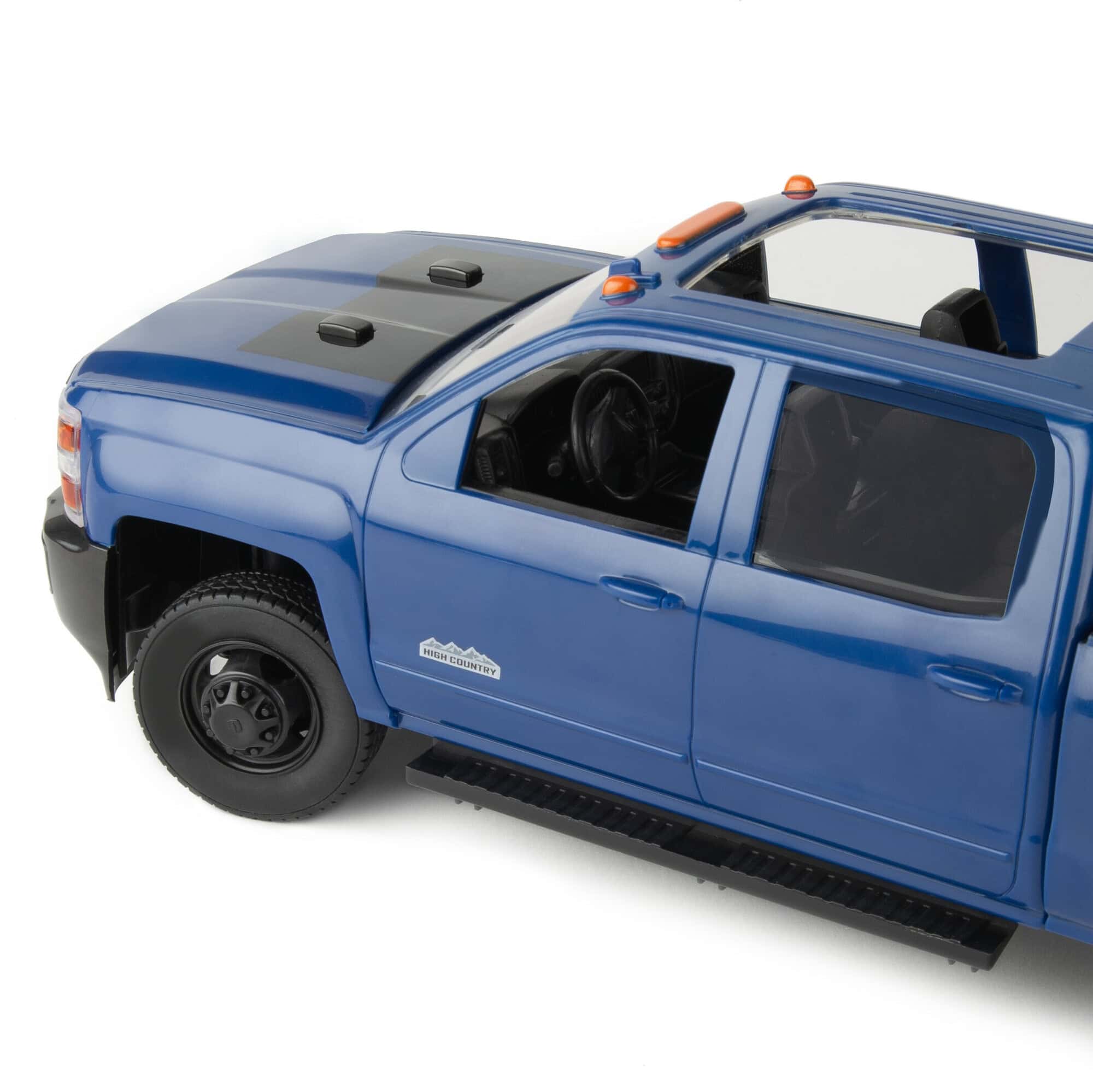 (B&D) 1/16 ERTL Big Farm Blue Chevrolet Pickup Truck with Trailer & 6 Round Bales - Damaged Item - Image 8