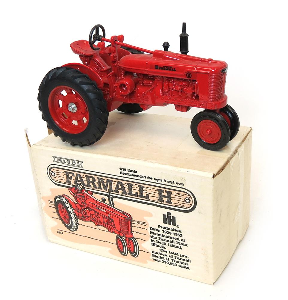 (B&D) 1/16 IH Farmall H Narrow Front Tractor in Enclosed Box, 1986 Collector's Edition by ERTL - Damaged Item, Damaged Box