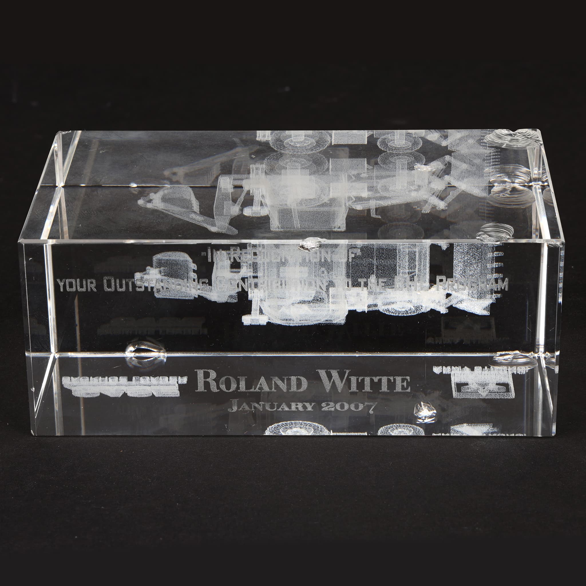(B&D) Case Backhoe Loader 3D Etched Glass Paperweight - Damaged Item - Image 6