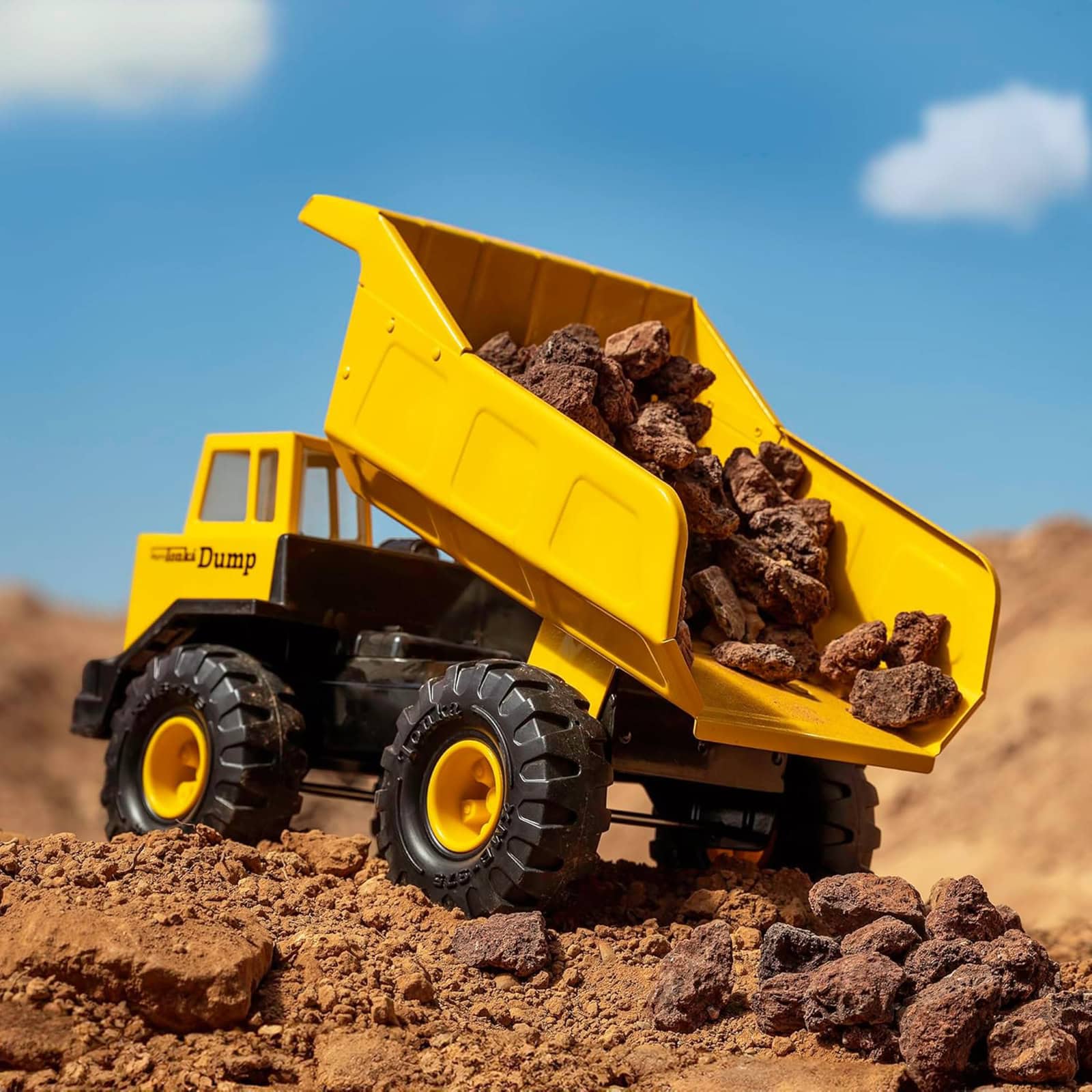 (B&D) Tonka Mighty Dump Truck, Retro Collector's Edition - Damaged Item - Image 6