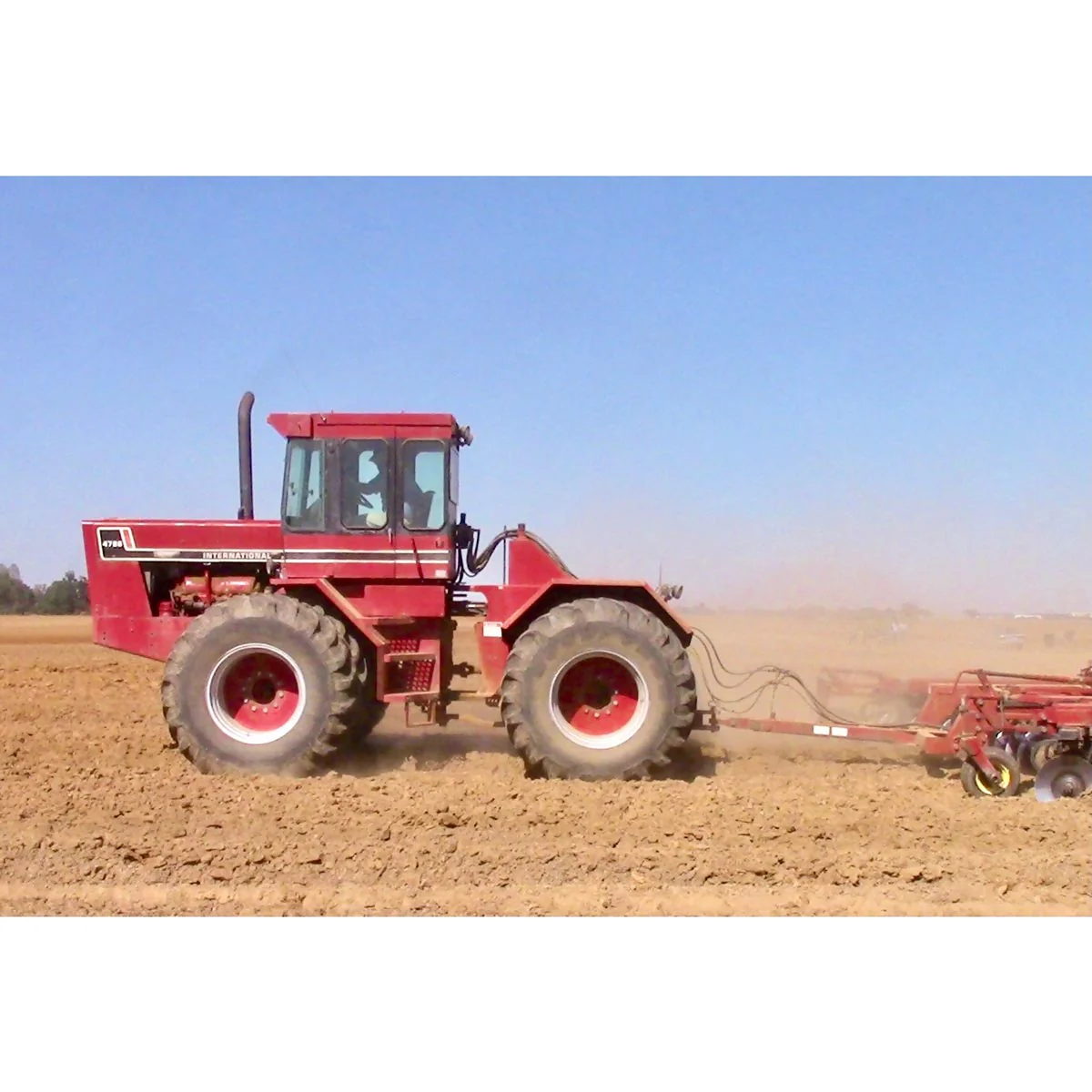Chase Unit ~ 1/64 International Harvester 4786 4WD Tractor with Front & Rear Duals by ERTL, Toy Tractor Times - Image 7