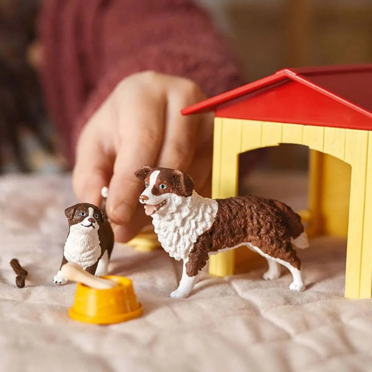 Friendly Dog House Playset with Animals by Schleich - Image 5