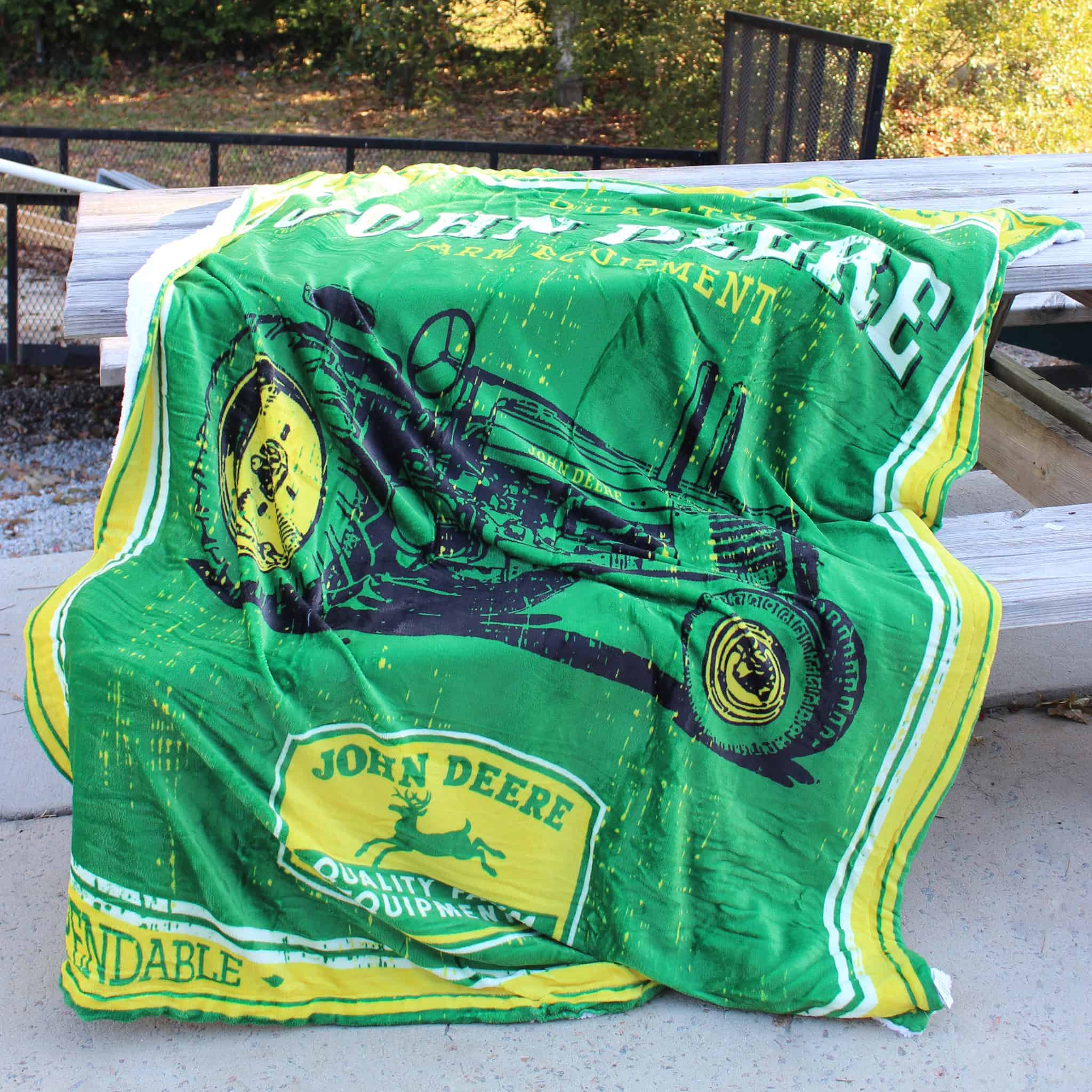 John Deere Vintage Logo Fleece Throw Blanket, 50in x 70in - Image 3