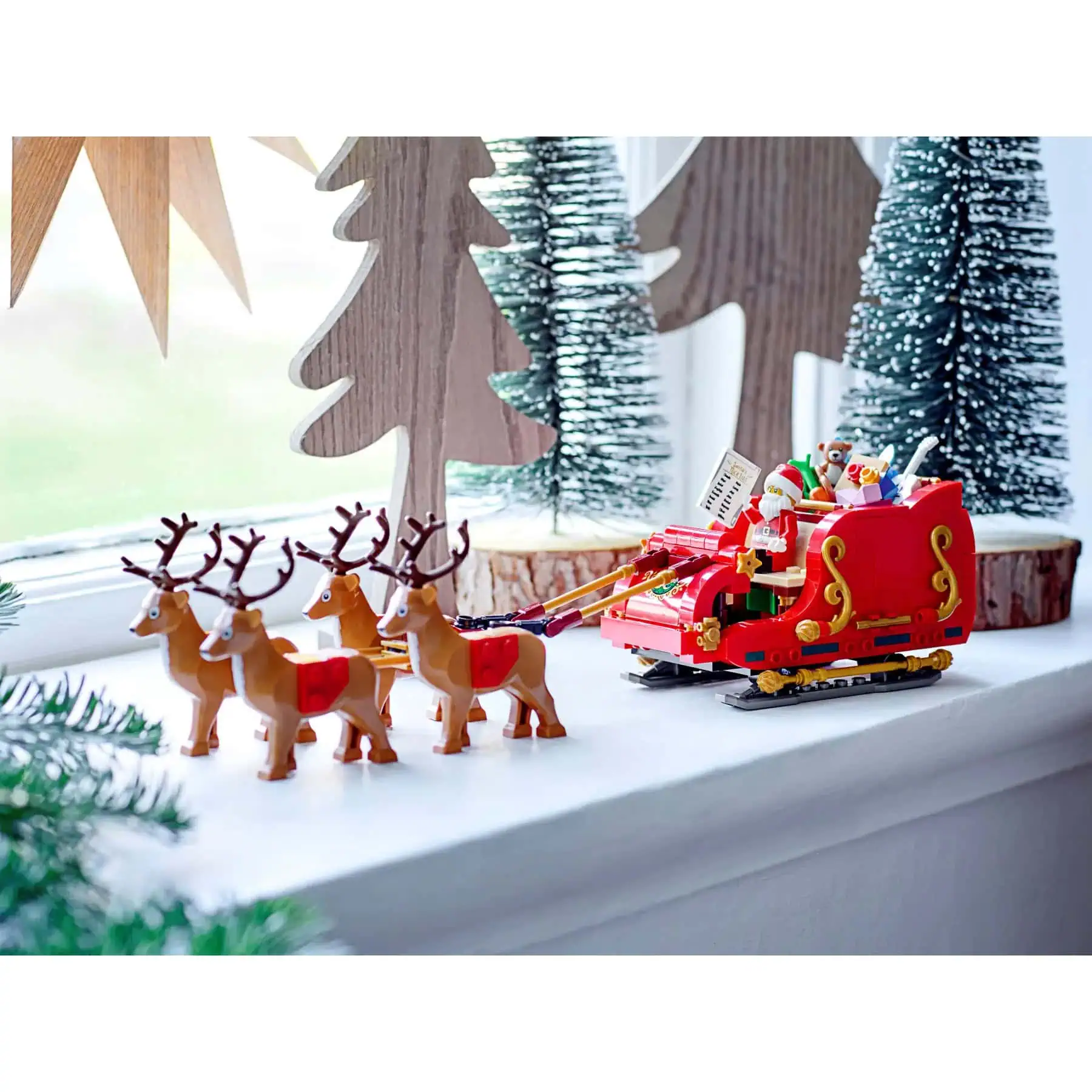 LEGO® Santa's Sleigh Christmas Set with Santa Minifigure, Reindeer & Presents, 343 Pieces - Image 5