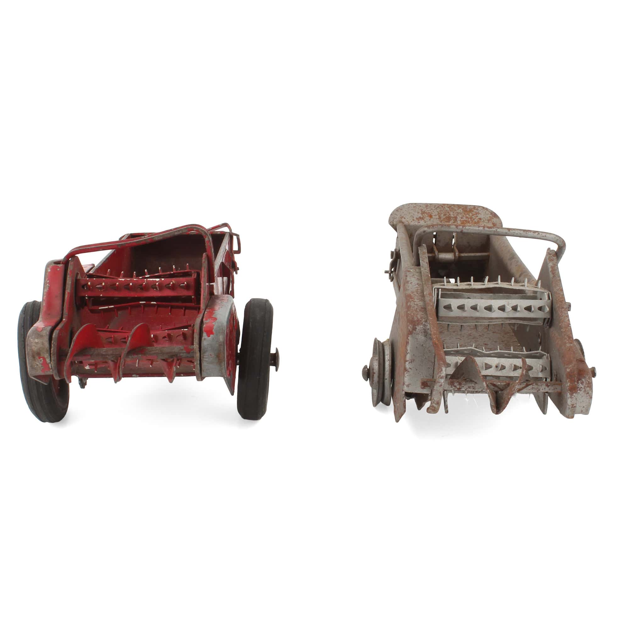 Lot of (1) 1/16 McCormick Deering Manure Spreader and (1) Unfinished Manure Spreader by ESKA - Image 3