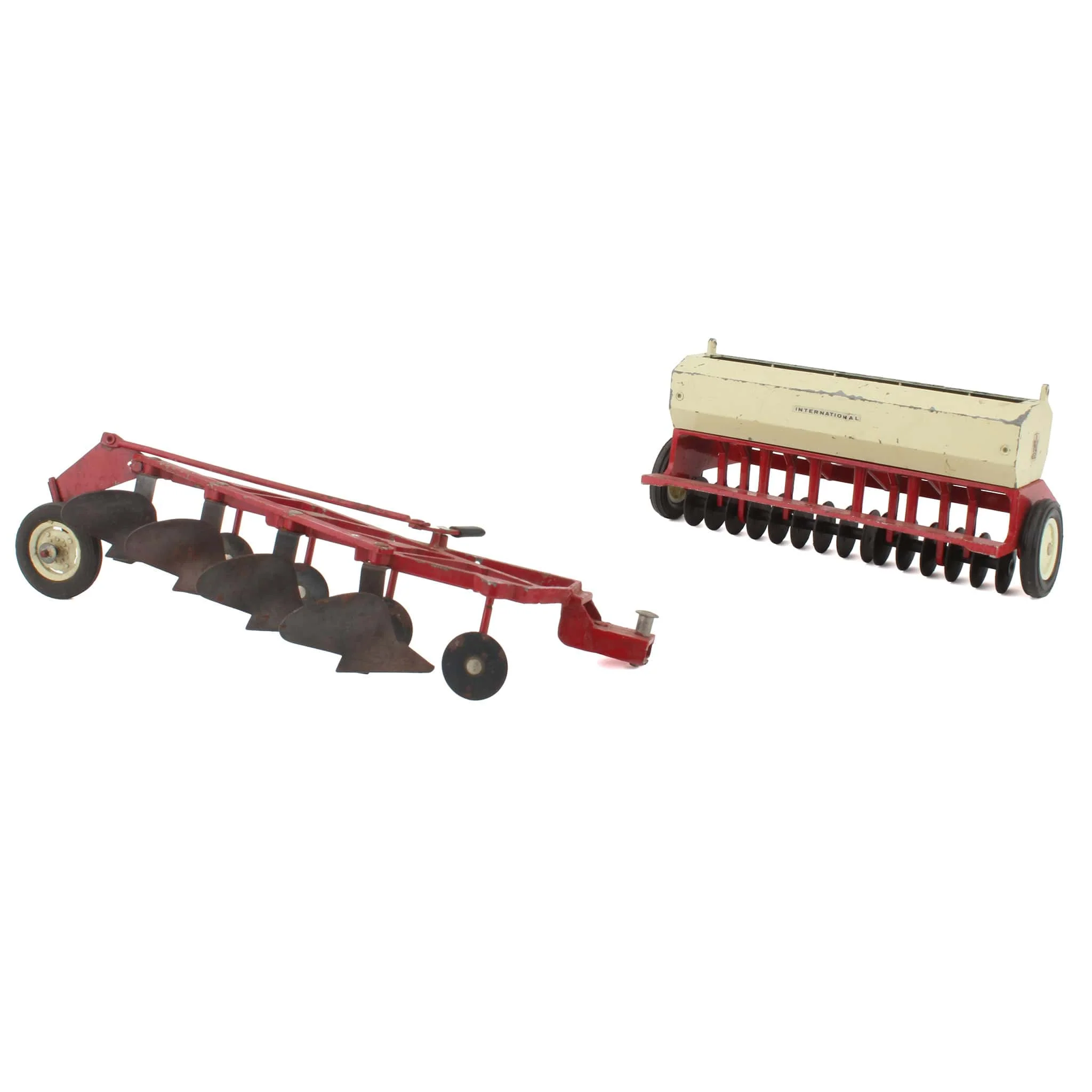 Lot of (5) 1/16 Scale International Harvester Implements - Damaged Units - Image 3