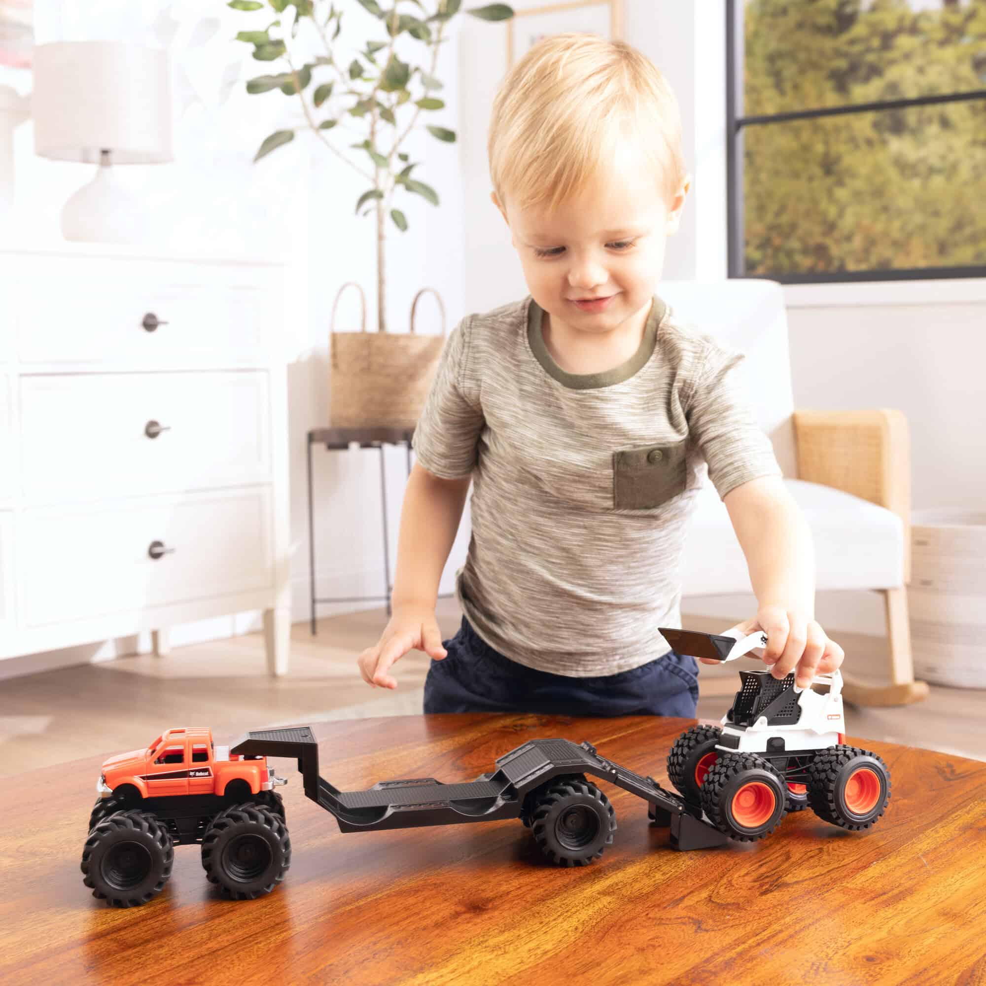 Monster Treads Bobcat Playset with Skid Steer, Truck & Trailer - Image 4