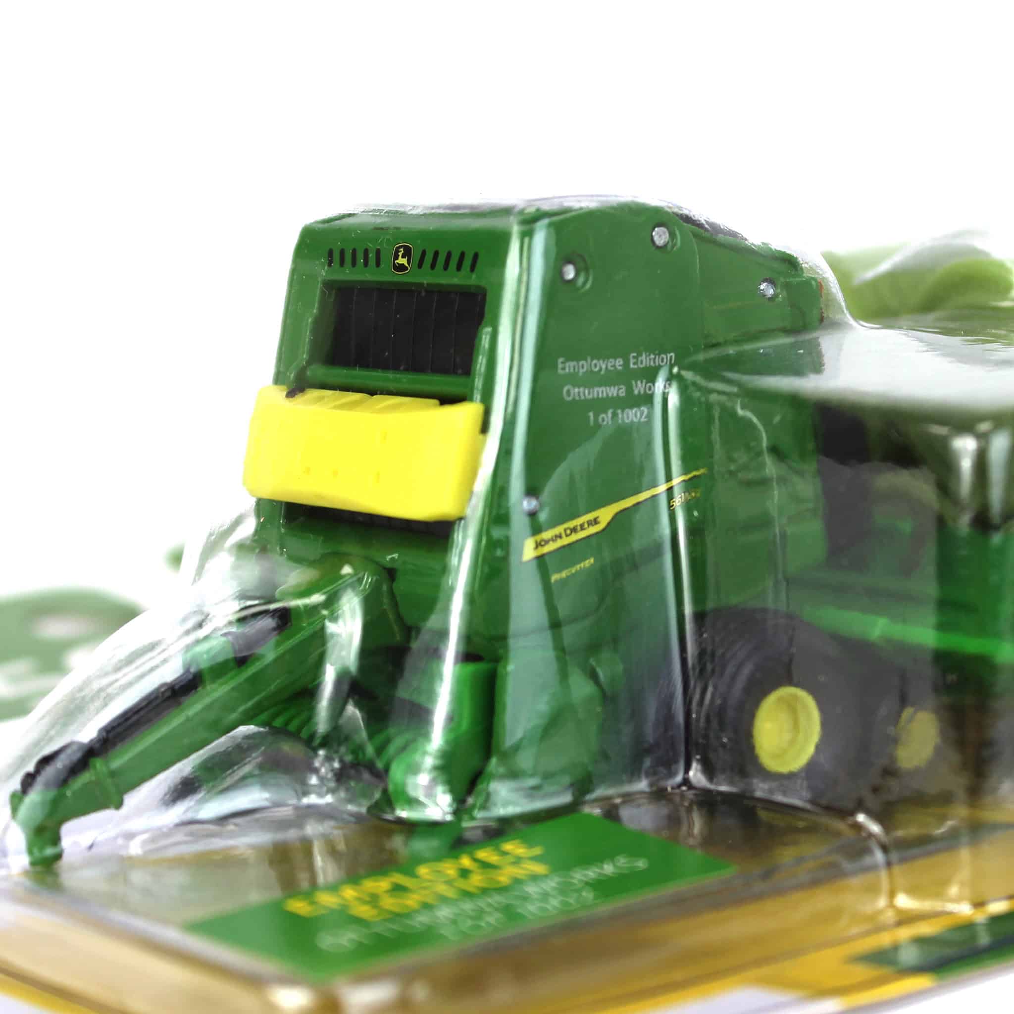 Ottumwa Works Employee Edition ~ 1/64 John Deere 561R Round Baler with 6 Bales, 1 of 1002 - Image 2