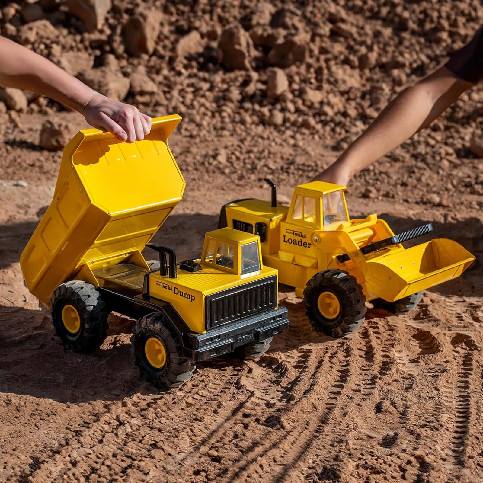 Tonka Mighty Dump Truck, Retro Collector's Edition - Image 8